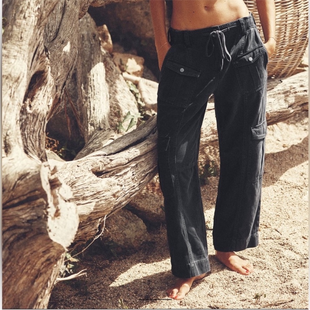 Zara Blue Cargo Pants with Drawstring Waist and Relaxed Fit